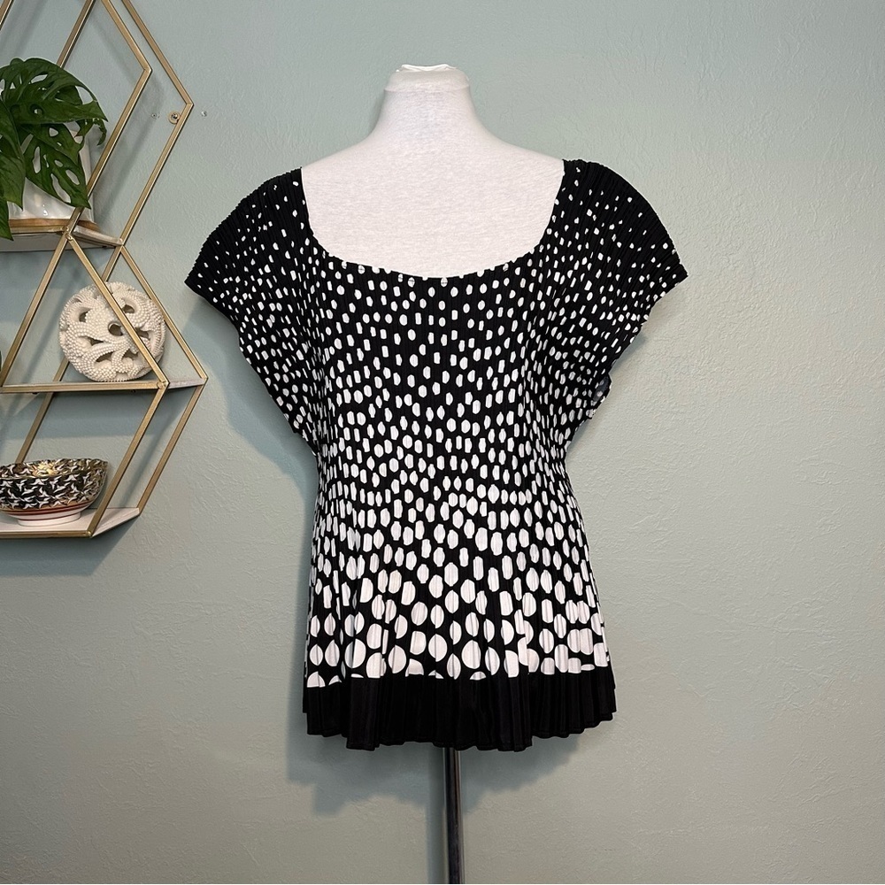 MILANO | B&W polka dot pleated blouse, accordion stretches for perfect fit; 2X